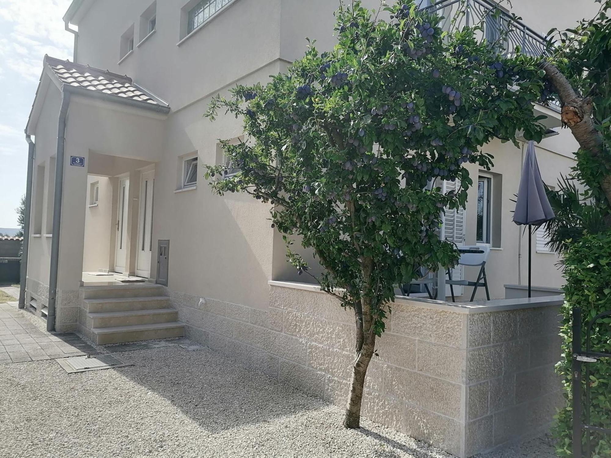 Apartmani Sruk ซูโกชัน ภายนอก รูปภาพ